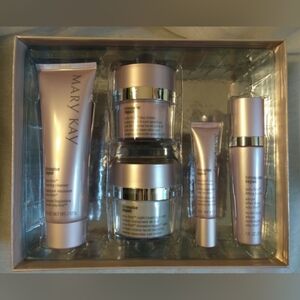 Mary Kay TimeWise Repair Volu-Firm Set